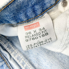 Load image into Gallery viewer, Wrangler Jeans W36 L34