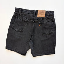 Load image into Gallery viewer, 90s Levi’s 550 Short W33