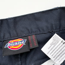 Load image into Gallery viewer, Dickies Cargo Shorts W30