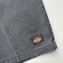 Load image into Gallery viewer, Dickies Shorts W32