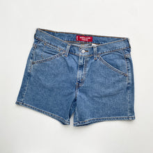 Load image into Gallery viewer, Women’s Levi’s Denim Shorts W32