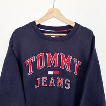 Load image into Gallery viewer, Tommy Hilfiger Sweatshirt (XL)