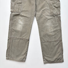 Load image into Gallery viewer, Wrangler Cargo Jeans W31 L32