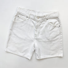 Load image into Gallery viewer, Women’s 90s Levi’s Shorts W28