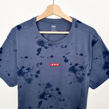 Load image into Gallery viewer, Levi’s T-shirt (L)