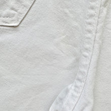 Load image into Gallery viewer, Women’s 90s Levi’s Shorts W28