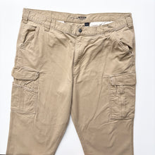 Load image into Gallery viewer, Carhartt Cargo W42 L32