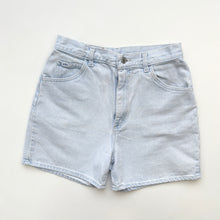 Load image into Gallery viewer, Women’s 90s Lee Denim Shorts W28