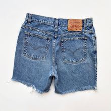 Load image into Gallery viewer, Women’s 90s Levi’s 550 Denim Shorts W29