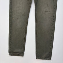 Load image into Gallery viewer, Distressed Carhartt Jeans W32 L32