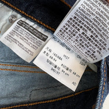 Load image into Gallery viewer, Women’s Levi’s Denim Shorts W27