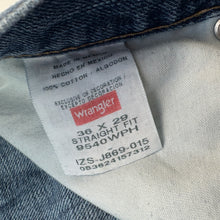 Load image into Gallery viewer, Wrangler Jeans W36 L29