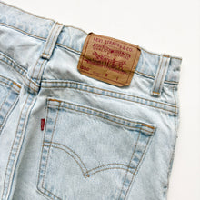 Load image into Gallery viewer, 90s Levi’s Denim Shorts W28