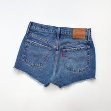 Load image into Gallery viewer, Women’s Levi’s Denim Shorts W26