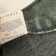 Load image into Gallery viewer, 90s Levi’s Jeans W28 L30