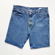 Load image into Gallery viewer, Wrangler Denim Shorts W38
