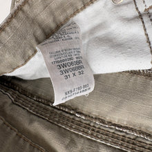 Load image into Gallery viewer, Wrangler Cargo Jeans W31 L32