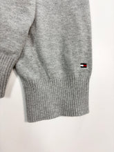 Load image into Gallery viewer, Tommy Hilfiger Jumper (XL)