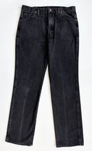 Load image into Gallery viewer, Wrangler Jeans W35 L34