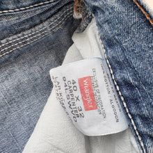 Load image into Gallery viewer, Wrangler Carpenter Jeans W40 L32