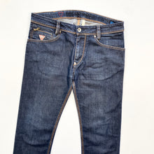 Load image into Gallery viewer, Guess Jeans W30 L32