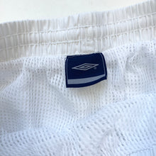 Load image into Gallery viewer, 00s Umbro Shorts (M)