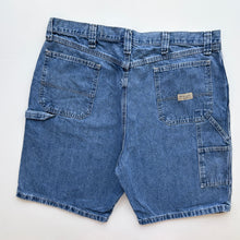 Load image into Gallery viewer, Wrangler Carpenter Shorts W40