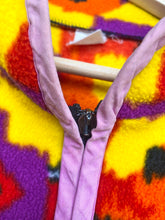 Load image into Gallery viewer, 90s Abstract Fleece (M)