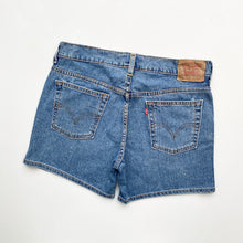 Load image into Gallery viewer, Women’s Levi’s Denim Shorts W32