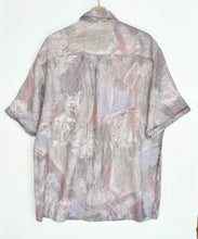 Load image into Gallery viewer, 90s Abstract Crazy Print Shirt (L)