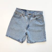 Load image into Gallery viewer, 90s Levi’s 550 Denim Shorts W26