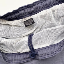Load image into Gallery viewer, 00s Nike Shorts (L)