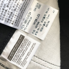 Load image into Gallery viewer, Levi’s 513 W38 L32