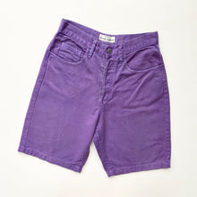 Load image into Gallery viewer, 90s Guess Denim Shorts W28
