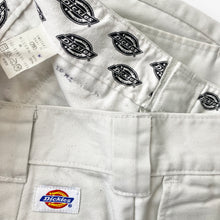 Load image into Gallery viewer, Dickies Shorts W28