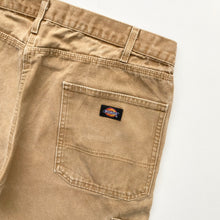 Load image into Gallery viewer, Distressed Dickies Carpenter Shorts W34