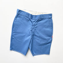 Load image into Gallery viewer, Dickies Shorts W32