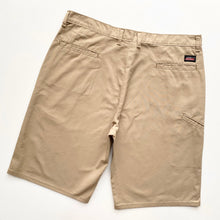 Load image into Gallery viewer, Dickies Shorts W38