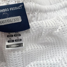 Load image into Gallery viewer, 00s Umbro Shorts (XL)