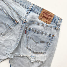 Load image into Gallery viewer, Levi’s Denim Shorts W31