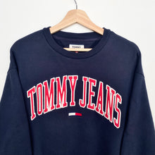 Load image into Gallery viewer, Tommy Hilfiger Sweatshirt (S)
