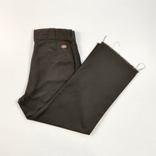 Load image into Gallery viewer, Cropped Dickies 874 W32 L27