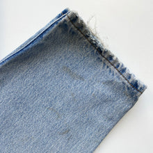 Load image into Gallery viewer, 90s Levi’s 550 W38 L31