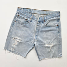 Load image into Gallery viewer, Levi’s Denim Shorts W31