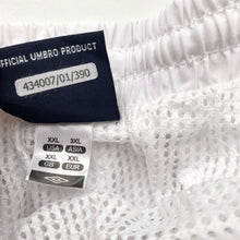 Load image into Gallery viewer, 00s Umbro Shorts (2XL)