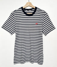 Load image into Gallery viewer, Nike T-shirt (S)