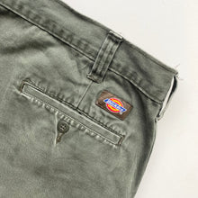 Load image into Gallery viewer, Dickies Shorts W42