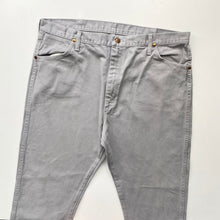 Load image into Gallery viewer, Wrangler Jeans W40 L32