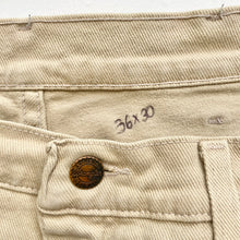 Load image into Gallery viewer, Wrangler Jeans W36 L30