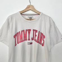 Load image into Gallery viewer, Tommy Hilfiger T-shirt (M)